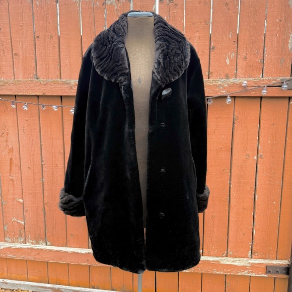 Stunning Luxe Vintage Black Faux Fur Swing Coat - Picture 5 of 16